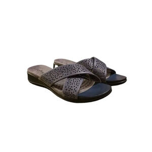 NEW SoftWalk Women's Leather Sandals Size 10.5N Gray Perforated Upper Slip-On